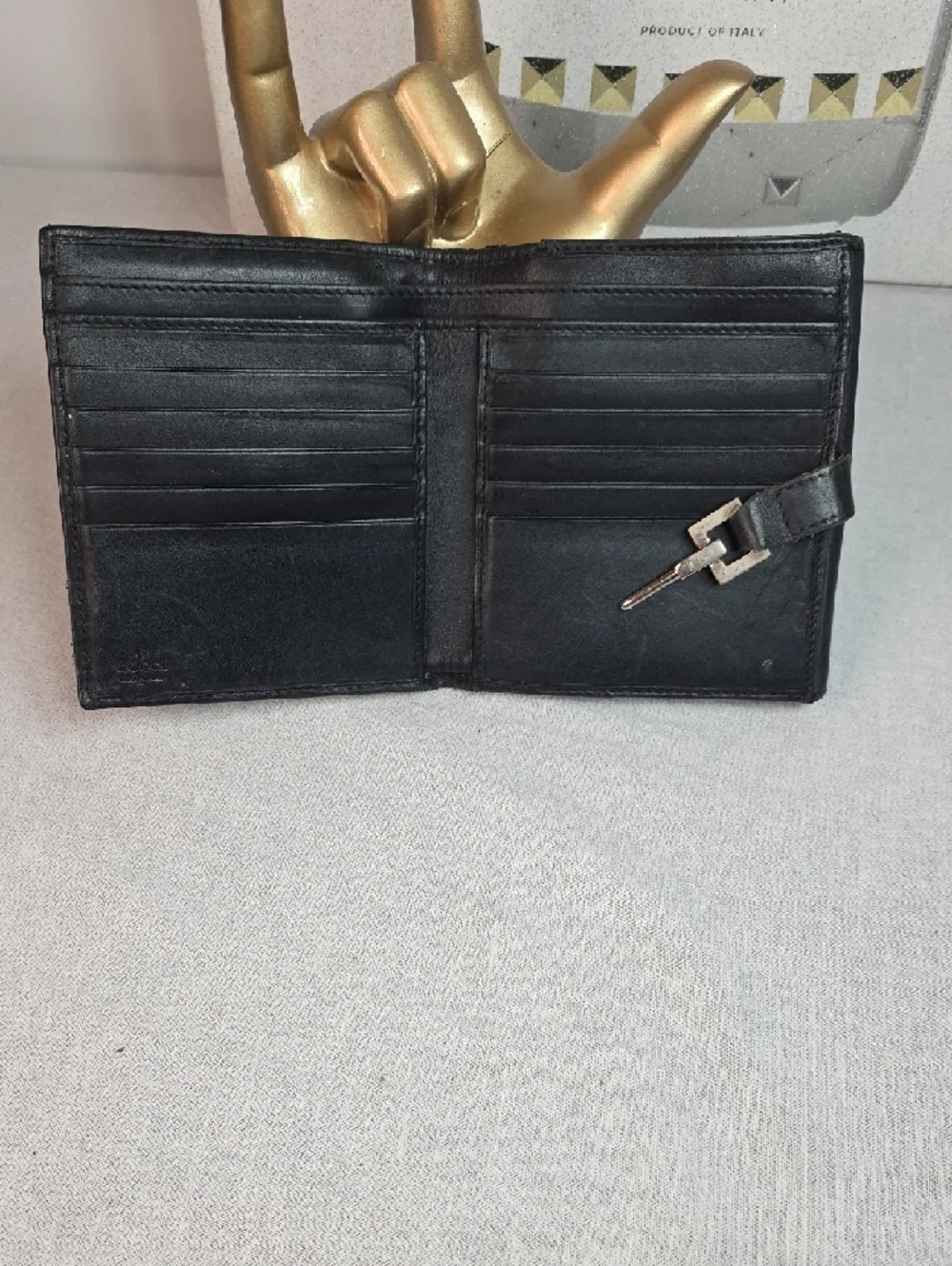 Gucci Vintage GG Canvas Wallet With Piston Lock - Picture 4 of 10